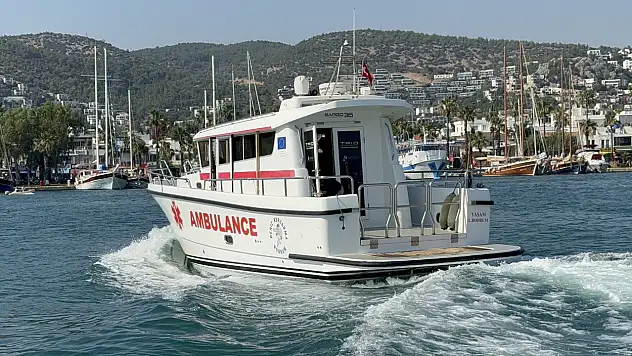 Leros Adası'nda fenalaşan gazeteci Hasan Cemal deniz ambulansıyla Bodrum'a getirildi