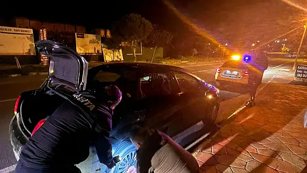 Logar Çukuruna Düşen Araca Müdahale Edildi