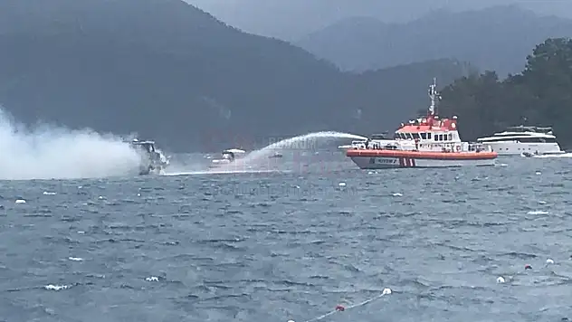 Lüks Yat Cayır Cayır Yandı