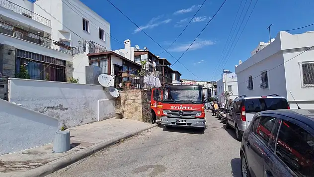 Mahalle Sakinleri Yangını Kontrol Altına Aldı