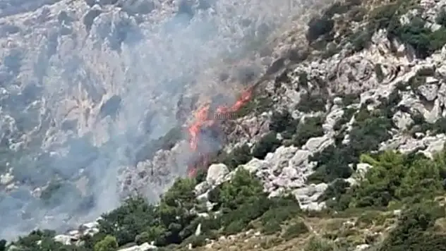 Makilik Alanda Çıkan Yangına Müdahale Sürüyor