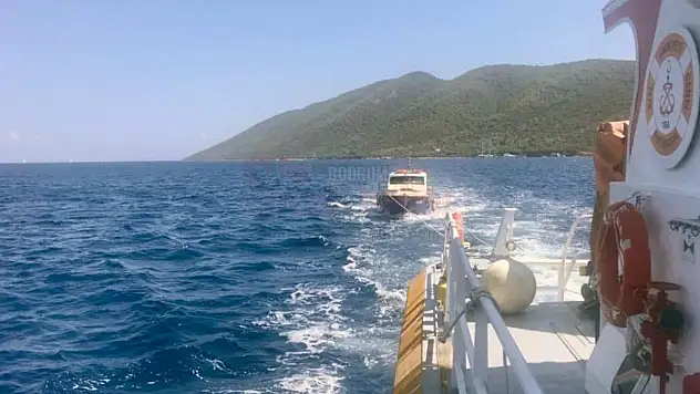 Makine Arızası Yapan Tekne Kurtarıldı
