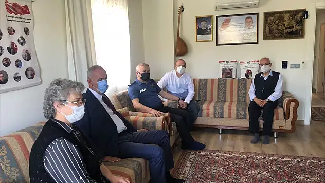 Marmaris Kaymakamı Aksoy'dan şehit annesine 'Anneler Günü' ziyareti