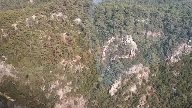 Marmaris'te çıkan orman yangınına müdahale ediliyor