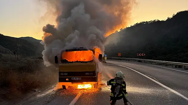 Mazot Yüklü Kamyonda Yangın Çıktı