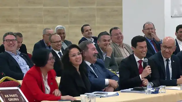 Mecliste Güldüren Diyalog: 'Biz Kız Tarafı Olarak Bekliyoruz!'