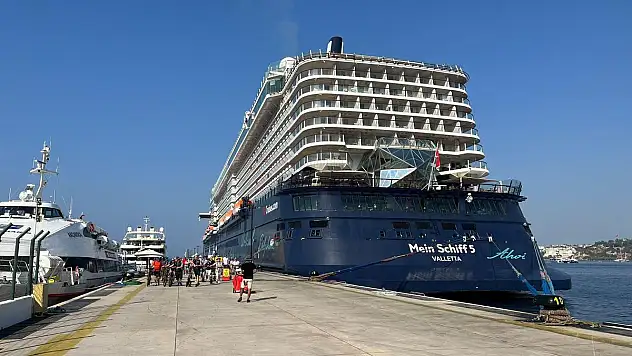 Mein Schiff 2759  Yolcu İle Bodrum'a Yanaştı