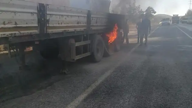 Mermer yüklü tırın dorsesinde yangın çıktı