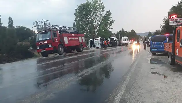 Midibüs Kazasında 1'i Ağır 19 Kişi Yaralandı