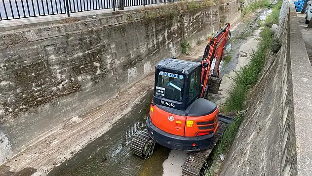 Milas'ta Dere Temizliği Çalışmaları Devam Ediyor
