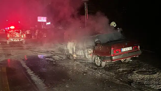 Milas'ta Gece Vakti Araç Yangını: Şans Eseri Yaralı Yok