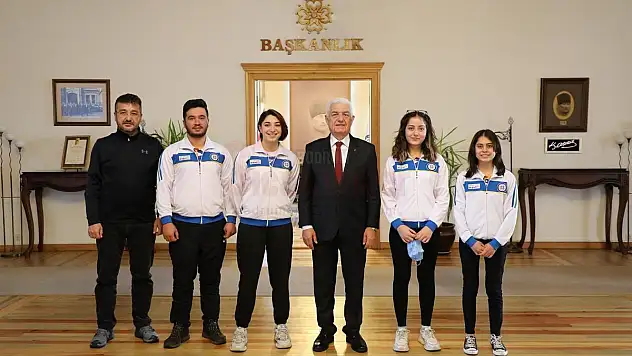 Milli Takım'a Seçilen Okçulardan Başkan Gürün'e Teşekkür