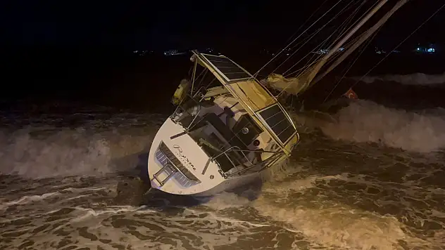 Milyonluk tekne karaya sürüklendi