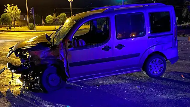Minibüs ile Kamyonetin Çarpıştığı Kazada 2 Kişi Yaralandı