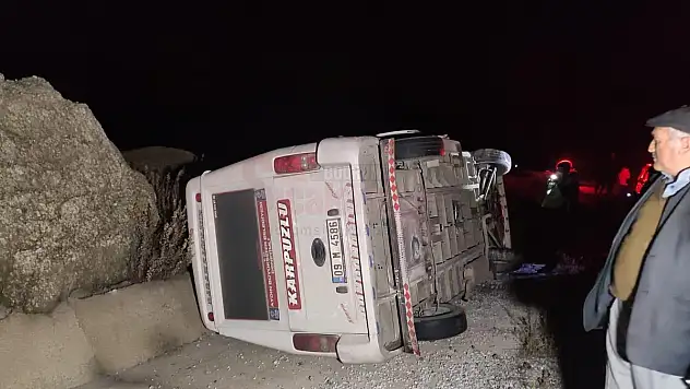 Minibüs Kazasında 14 Yolcu Yaralandı