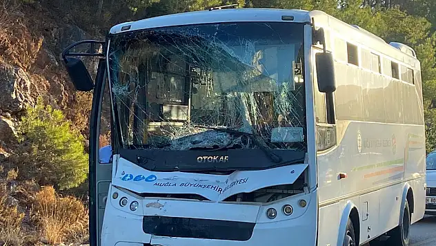 Minibüs Torba Yolunda Tır'la Çarpıştı