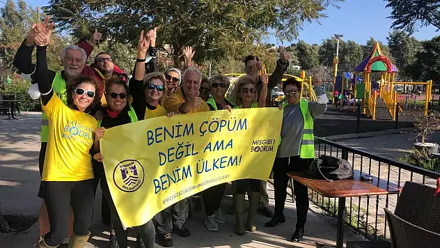 Mis gibi 1 Bodrum Gönüllüleri Gümbet Sahilini Temizledi