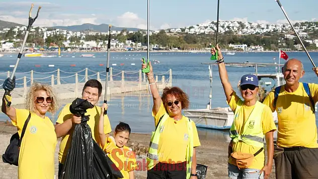 ''Mis Gibi Bir Bodrum'' ile Nergis Çorakcı gönüllü Olarak Bitez Sahili Temizledi