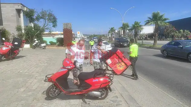 Motorlu Kurye Kaza Yaptı Yaralandı