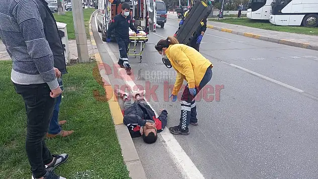 Motorlu Kurye Kontrolü Kaybedip Düştü 1 Yaralı