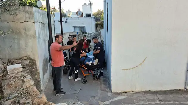 Motosiklet direğe çarptı genç sürücü yaralandı