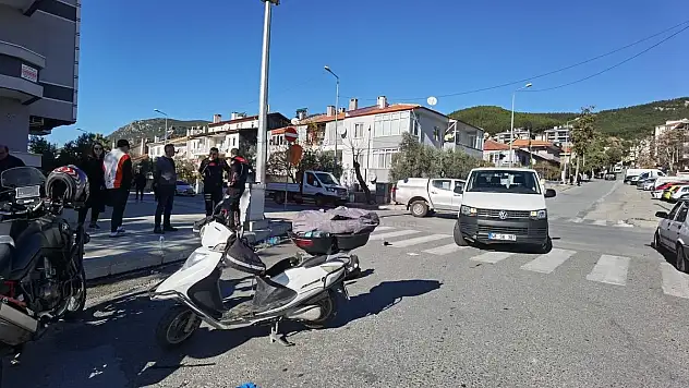 Motosiklet Otomobille Çarpıştı, 1 Yaralı