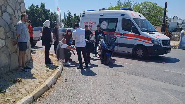 Motosiklet Otomobille Çarpıştı, 2 Yaralı