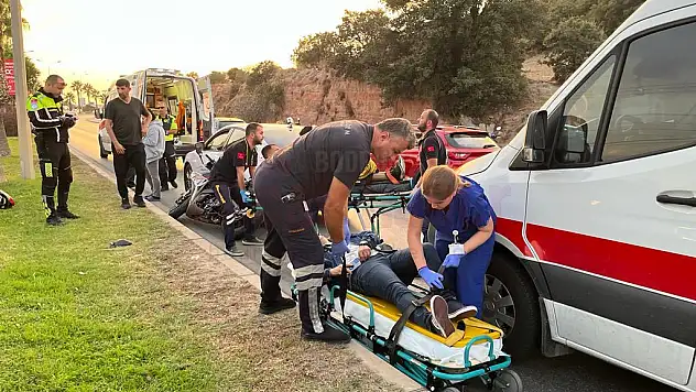 Motosiklet Sürücü ve Yolcusu Düşerek Yaralandı