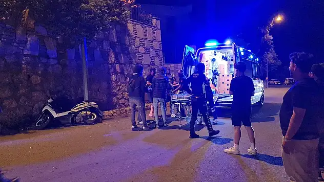Motosiklet Sürücüsü Direğe Çarpıp Yaralandı
