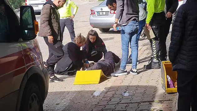 Motosiklet Sürücüsü Kaldırıma Çarptı
