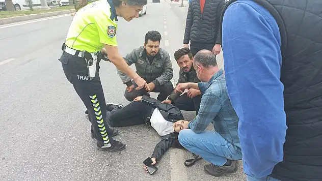 Motosiklet Sürücüsü, Yaya Genç Kıza Çarparak Yaraladı
