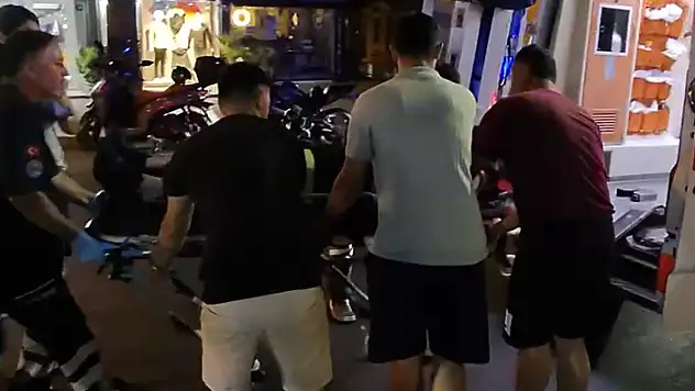 Motosiklet sürücüsüne çarpıp kaçtı! O anlar kameralara yansıdı