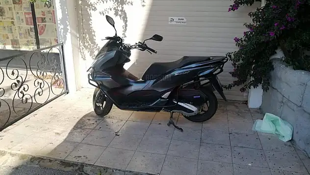 Motosikletin Parçalarını Soyan Şüpheliler Kameralara Yakalandı