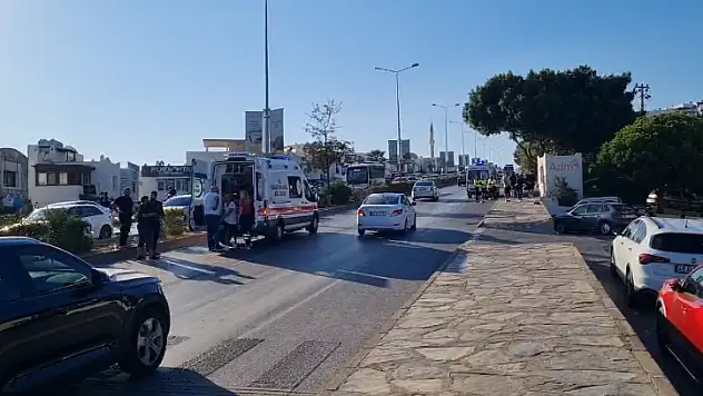 Motosikletin Yayalara Çarptığı Kazada 3 Kişi Yaralandı