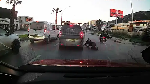 Motosikletin Yaya'ya Çarptığı Kazada 2 Kişi Yaralandı