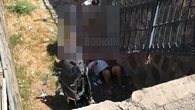 Motosikletler Çarpıştı Biri Kanala Düştü, Kazada 3 Kişi Yaralandı