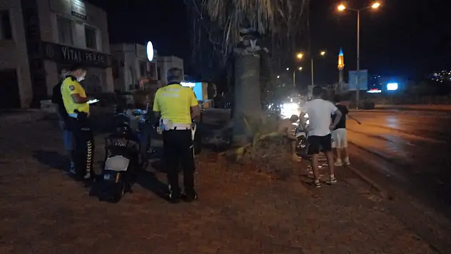 Motosikletli Genç Yaralandı, Çarpan Sürücü Kaçtı !