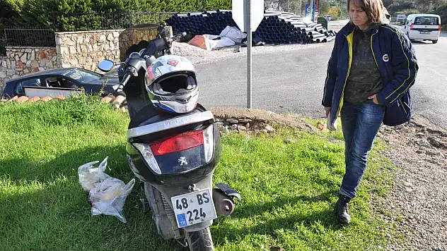 Motosikletli kadın sürücüye çarptı, düşürdü yetmedi hakaretler etti olay yerinden kaçtı