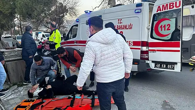 Motosikletli Kuryeye Çarpan Otomobil Kayıplara Karıştı