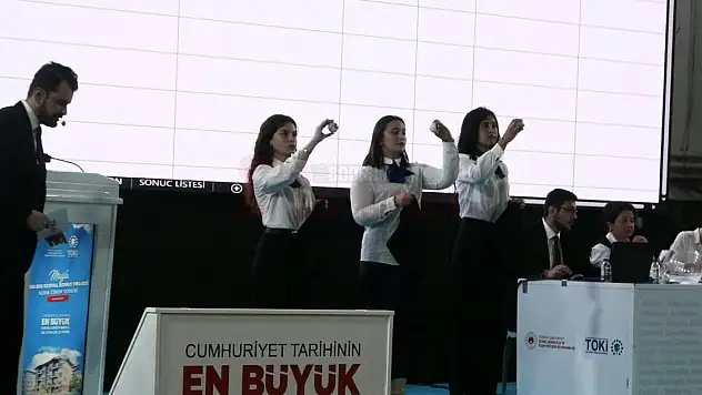 Muğla TOKİ Konutları Kurasında Gözyaşlarını Tutamadı