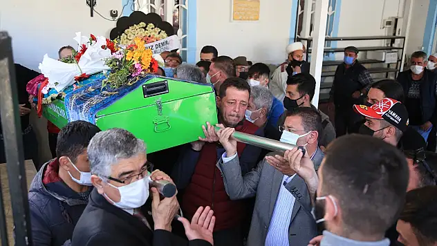 Muğla'da erkek arkadaşı tarafından öldürülen genç kızın cenazesi defnedildi