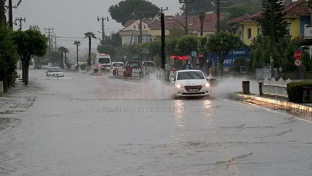 Muğla'da sağanak hayatı olumsuz etkiledi