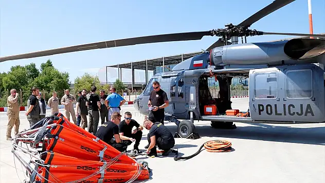 Muğla'da yangın söndürme çalışmalarına havadan destek veren Polonyalı ekip AA'ya konuştu