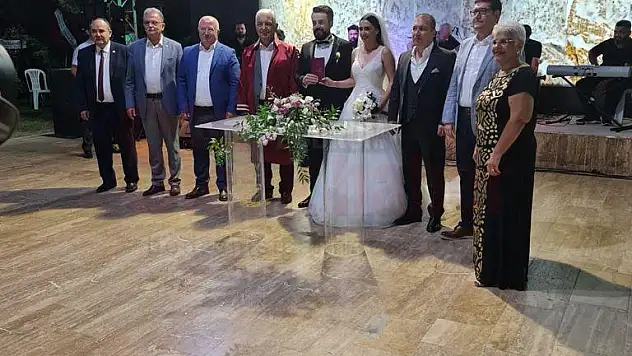 Muğla'nın  Siyasileri ve İş insanları Bu Düğünde Bir Araya Geldi