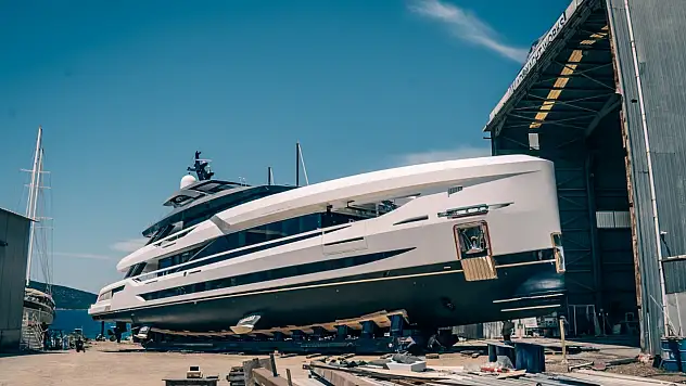 Mühendislik harikası yat suya iniyor