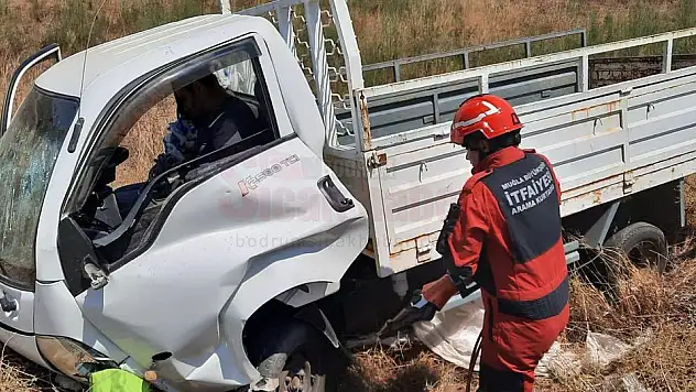 Mumcular Bodrum Yolunda Yoldan Çıkan Araç'ta 2 Kişi Yaralandı