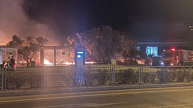 Müskebi Düğün Salonunun Yan Tarafındaki Boş Arazide Yangın Çıktı