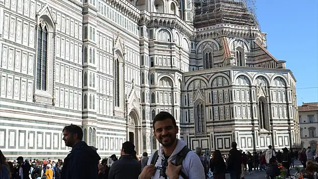 Nakil kalple tutunduğu hayatın tadını seyahat ederek çıkarıyor