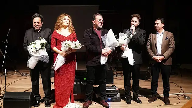 NAZIM HİKMET'İN 120'İNCİ YAŞ GÜNÜ BODRUM'DA KUTLANDI