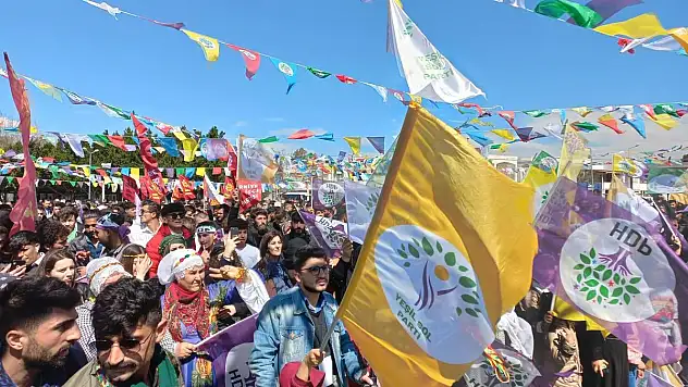 NEVRUZ KUTLAMALARINA YAKIŞMAYAN SLOGANLAR